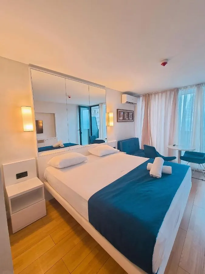 Sea View Aparthotel In Batum